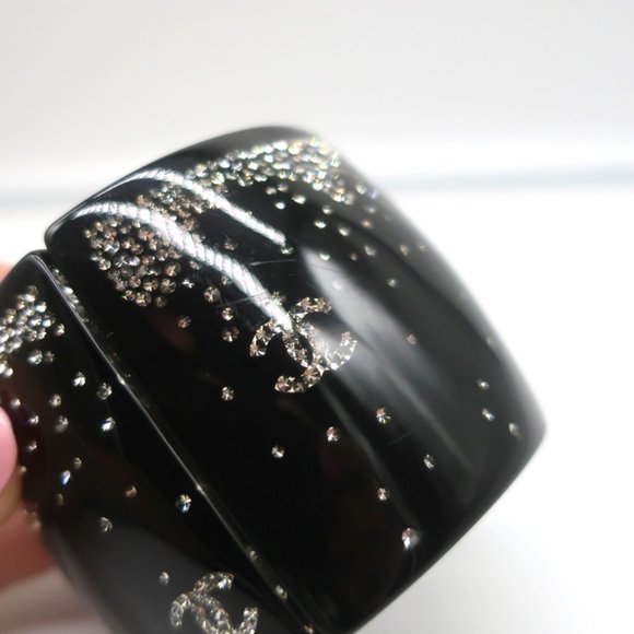CHANEL 2012 CC STRASS CUFF BRACELET BLACK RESIN - Picture 7 of 8